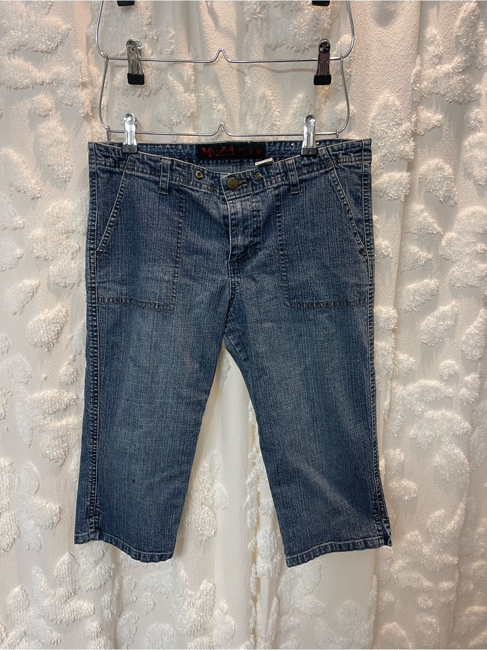 Vintage Mudd blue denim capri pants with cute details